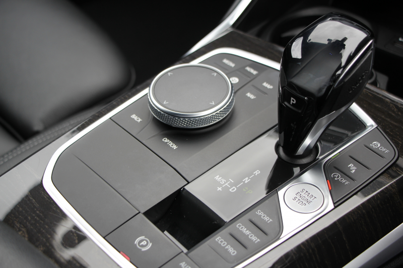 BMW 3シリーズ 320i Mｽﾎﾟｰﾂ ﾊｲﾗｲﾝ ｺﾝﾌｫｰﾄP ﾋｰﾀｰ黒革 HUD 追従ACC 渋滞ﾊﾝｽﾞｵﾌ individual19AW 電動ﾄﾗﾝｸ Hi-fiｽﾋﾟｰｶｰ ﾀｯﾁ画面HDDﾅﾋﾞｱｯﾌﾟﾙｶｰﾌﾟﾚｲ LEDﾍｯﾄﾞﾗｲﾄ ｵｰﾄﾊｲﾋﾞｰﾑ Pｱｼｽﾄ 専用ｴｱﾛ ﾜｲﾔﾚｽ充電 BMWﾗｲﾌﾞｺｯｸﾋﾟｯﾄﾞ2年保証