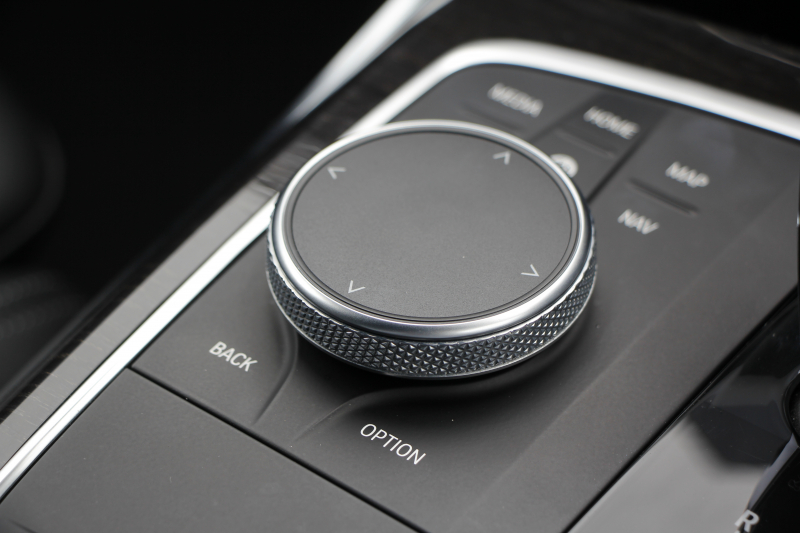 BMW 3シリーズ 320i Mｽﾎﾟｰﾂ ﾊｲﾗｲﾝ ｺﾝﾌｫｰﾄP ﾋｰﾀｰ黒革 HUD 追従ACC 渋滞ﾊﾝｽﾞｵﾌ individual19AW 電動ﾄﾗﾝｸ Hi-fiｽﾋﾟｰｶｰ ﾀｯﾁ画面HDDﾅﾋﾞｱｯﾌﾟﾙｶｰﾌﾟﾚｲ LEDﾍｯﾄﾞﾗｲﾄ ｵｰﾄﾊｲﾋﾞｰﾑ Pｱｼｽﾄ 専用ｴｱﾛ ﾜｲﾔﾚｽ充電 BMWﾗｲﾌﾞｺｯｸﾋﾟｯﾄﾞ2年保証