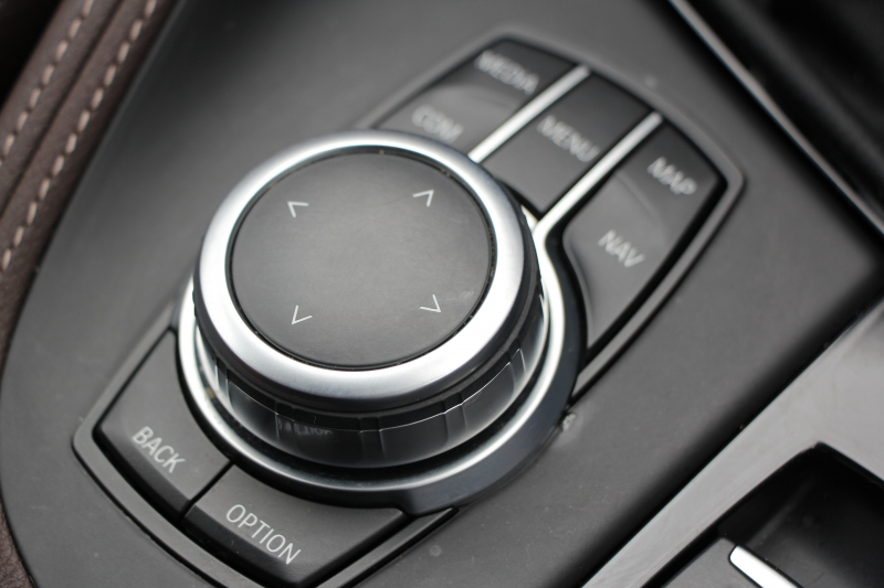 BMW X1 Xdrive18d Xﾗｲﾝ ｴﾃﾞｨｼｮﾝｼﾞｮｲﾌﾟﾗｽ ﾊｲﾗｲﾝ ｺﾝﾌｫｰﾄP 後期 ﾌｪｲｽﾘﾌﾄ後 真珠色 ﾋｰﾀｰ茶革 追従ACC LEDﾍｯﾄﾞﾗｲﾄ&ﾃｰﾙ 電動ﾄﾗﾝｸ ﾀｯﾁ画面HDDﾅﾋﾞ衝突軽減ﾌﾞﾚｰｷ 車線逸脱警告 歩行者警告 専用18AW ｳｯﾄﾞﾊﾟﾈﾙ 2年保証