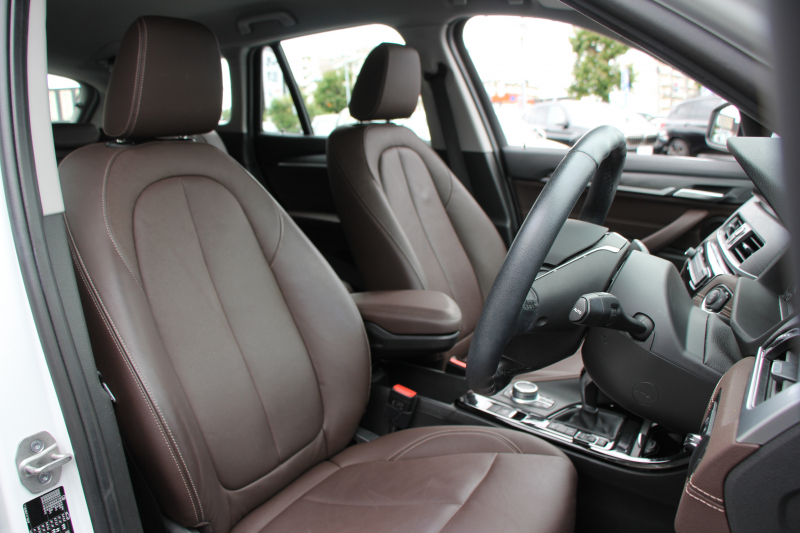 BMW X1 Xdrive18d Xﾗｲﾝ ｴﾃﾞｨｼｮﾝｼﾞｮｲﾌﾟﾗｽ ﾊｲﾗｲﾝ ｺﾝﾌｫｰﾄP 後期 ﾌｪｲｽﾘﾌﾄ後 真珠色 ﾋｰﾀｰ茶革 追従ACC LEDﾍｯﾄﾞﾗｲﾄ&ﾃｰﾙ 電動ﾄﾗﾝｸ ﾀｯﾁ画面HDDﾅﾋﾞ衝突軽減ﾌﾞﾚｰｷ 車線逸脱警告 歩行者警告 専用18AW ｳｯﾄﾞﾊﾟﾈﾙ 2年保証