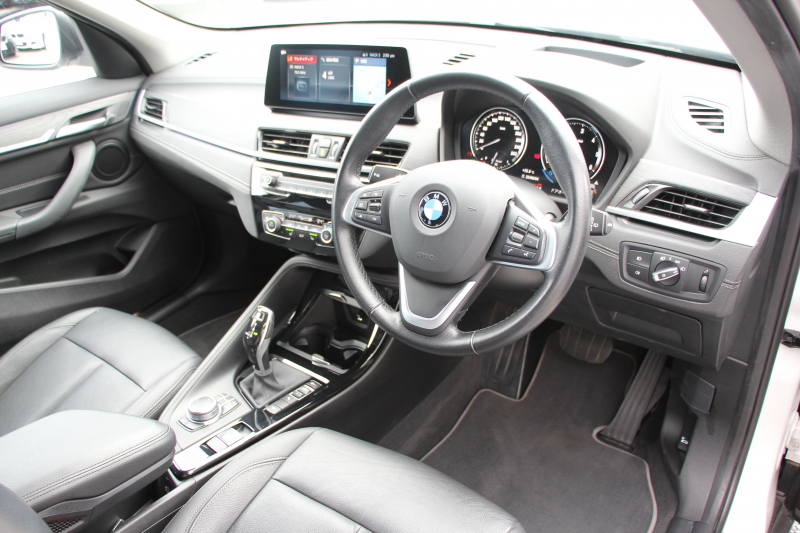 BMW X1 Xdrive18d Xﾗｲﾝ ｴﾃﾞｨｼｮﾝｼﾞｮｲﾌﾟﾗｽ ﾊｲﾗｲﾝ ｺﾝﾌｫｰﾄ&ｱﾄﾞﾊﾞﾝｽﾄﾞP 後期 ﾌｪｲｽﾘﾌﾄ後 ﾋｰﾀｰ黒革 追従ACC HUD LEDﾍｯﾄﾞﾗｲﾄ&ﾃｰﾙ 電動ﾄﾗﾝｸ ﾀｯﾁ画面HDDﾅﾋﾞ衝突軽減ﾌﾞﾚｰｷ 車線逸脱警告 歩行者警告 専用18AW ﾜｲﾔﾚｽ充電 2年保証