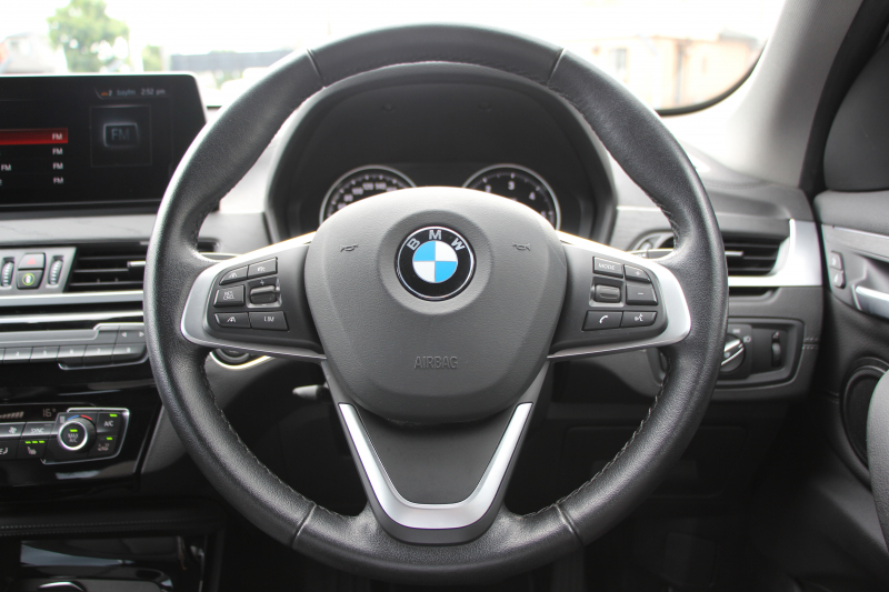 BMW X1 Xdrive18d Xﾗｲﾝ ｴﾃﾞｨｼｮﾝｼﾞｮｲﾌﾟﾗｽ ﾊｲﾗｲﾝ ｺﾝﾌｫｰﾄ&ｱﾄﾞﾊﾞﾝｽﾄﾞP 後期 ﾌｪｲｽﾘﾌﾄ後 ﾋｰﾀｰ黒革 追従ACC HUD LEDﾍｯﾄﾞﾗｲﾄ&ﾃｰﾙ 電動ﾄﾗﾝｸ ﾀｯﾁ画面HDDﾅﾋﾞ衝突軽減ﾌﾞﾚｰｷ 車線逸脱警告 歩行者警告 専用18AW ﾜｲﾔﾚｽ充電 2年保証