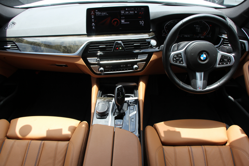 BMW 5シリーズ 523d Xdrive Mｽﾎﾟｰﾂ ｴﾃﾞｨｼｮﾝｼﾞｮｲﾌﾟﾗｽ 後期 4WD ｺﾆｬｯｸﾚｻﾞｰ ｼｰﾄﾋｰﾀｰ 渋滞ﾊﾝｽﾞｵﾌ LEDﾍｯﾄﾞﾗｲﾄ ｵｰﾄﾊｲﾋﾞｰﾑ 360度ｶﾒﾗ BMWﾗｲﾌﾞｺｯｸﾋﾟｯﾄ ﾀｯﾁ画面HDDﾅﾋﾞTV ｱｯﾌﾟﾙｶｰﾌﾟﾚｲ 追従ACC HUD 電動ﾄﾗﾝｸ 2年保証