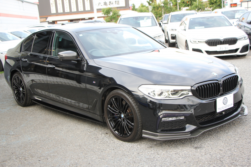 BMW 5シリーズ 530i ｴﾃﾞｨｼｮﾝﾐｯｼｮﾝｲﾝﾎﾟｯｼﾌﾞﾙ 特別仕様車 252馬力 ﾅｲﾄﾌﾞﾙｰﾚｻﾞｰ ｱﾀﾞﾌﾟﾃｨﾌﾞｻｽ ﾊｰﾏﾝｶｰﾄﾞﾝ HUD  追従ACC ｽﾃｱﾘﾝｸﾞｻﾎﾟｰﾄ ﾀｯﾁ画面HDDﾅﾋﾞTV LEDﾍｯﾄﾞﾗｲﾄ ｵｰﾄﾊｲﾋﾞｰﾑ 電動ﾄﾗﾝｸ 360度ｶﾒﾗ 全席ﾋｰﾀｰ ﾌﾞﾗｯｸ19AW 2年保証