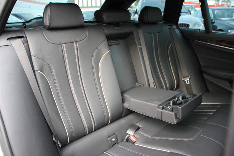BMW 5シリーズ 530i ﾂｰﾘﾝｸﾞMｽﾎﾟｰﾂ ｾﾚｸﾄP 型式変更後ABA-JT20 新ﾒｰﾀｰ 252馬力 ﾊﾟﾉﾗﾏｻﾝﾙｰﾌ ﾊｰﾏﾝｶｰﾄﾞﾝｻﾗｳﾝﾄﾞ4ｿﾞｰﾝｴｱｺﾝ 全席ﾋｰﾀｰ黒革 HUD 追従ACC ｽﾃｱﾘﾝｸﾞｻﾎﾟｰﾄ 液晶ﾒｰﾀｰ ﾀｯﾁ画面ﾅﾋﾞTV 360度ｶﾒﾗ LEDﾍｯﾄﾞﾗｲﾄ Mspﾌﾞﾚｰｷ 電動ﾘｱｹﾞｰﾄ 2年保証