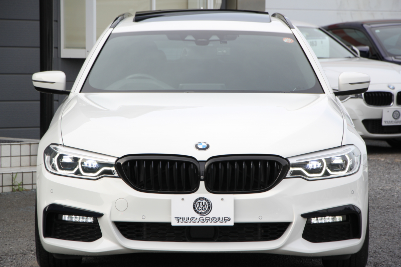 BMW 5シリーズ 530i ﾂｰﾘﾝｸﾞMｽﾎﾟｰﾂ ｾﾚｸﾄP 型式変更後ABA-JT20 新ﾒｰﾀｰ 252馬力 ﾊﾟﾉﾗﾏｻﾝﾙｰﾌ ﾊｰﾏﾝｶｰﾄﾞﾝｻﾗｳﾝﾄﾞ4ｿﾞｰﾝｴｱｺﾝ 全席ﾋｰﾀｰ黒革 HUD 追従ACC ｽﾃｱﾘﾝｸﾞｻﾎﾟｰﾄ 液晶ﾒｰﾀｰ ﾀｯﾁ画面ﾅﾋﾞTV 360度ｶﾒﾗ LEDﾍｯﾄﾞﾗｲﾄ Mspﾌﾞﾚｰｷ 電動ﾘｱｹﾞｰﾄ 2年保証