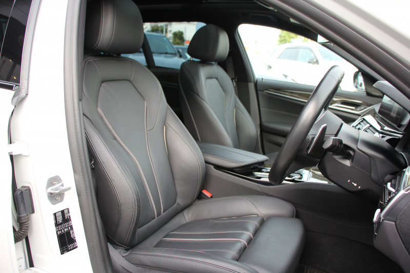 BMW 5シリーズ 530i ﾂｰﾘﾝｸﾞMｽﾎﾟｰﾂ ｾﾚｸﾄP 型式変更後ABA-JT20 新ﾒｰﾀｰ 252馬力 ﾊﾟﾉﾗﾏｻﾝﾙｰﾌ ﾊｰﾏﾝｶｰﾄﾞﾝｻﾗｳﾝﾄﾞ4ｿﾞｰﾝｴｱｺﾝ 全席ﾋｰﾀｰ黒革 HUD 追従ACC ｽﾃｱﾘﾝｸﾞｻﾎﾟｰﾄ 液晶ﾒｰﾀｰ ﾀｯﾁ画面ﾅﾋﾞTV 360度ｶﾒﾗ LEDﾍｯﾄﾞﾗｲﾄ Mspﾌﾞﾚｰｷ 電動ﾘｱｹﾞｰﾄ 2年保証