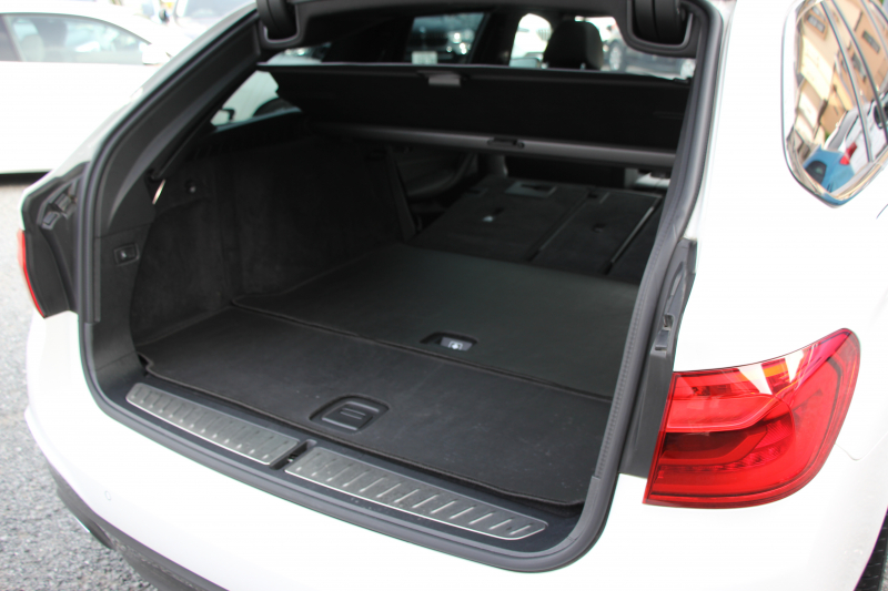 BMW 5シリーズ 530i ﾂｰﾘﾝｸﾞMｽﾎﾟｰﾂ ｾﾚｸﾄP 型式変更後ABA-JT20 新ﾒｰﾀｰ 252馬力 ﾊﾟﾉﾗﾏｻﾝﾙｰﾌ ﾊｰﾏﾝｶｰﾄﾞﾝｻﾗｳﾝﾄﾞ4ｿﾞｰﾝｴｱｺﾝ 全席ﾋｰﾀｰ黒革 HUD 追従ACC ｽﾃｱﾘﾝｸﾞｻﾎﾟｰﾄ 液晶ﾒｰﾀｰ ﾀｯﾁ画面ﾅﾋﾞTV 360度ｶﾒﾗ LEDﾍｯﾄﾞﾗｲﾄ Mspﾌﾞﾚｰｷ 電動ﾘｱｹﾞｰﾄ 2年保証