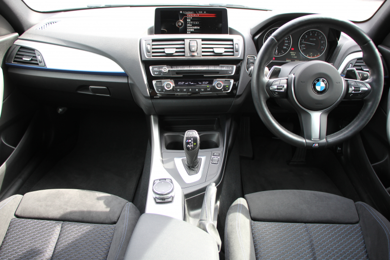 BMW 2シリーズ M235i ｸｰﾍﾟ直6ﾀｰﾎﾞ326馬力 ｱﾀﾞﾌﾟﾃｨﾌﾞMｻｽ ｱﾄﾞﾊﾞﾝﾚｰｼﾝｸﾞ18AW 専用ﾌﾞﾚｰｷ 衝突軽減ﾌﾞﾚｰｷ 車線逸脱警告 歩行者警告 ﾌﾞﾚｰｷ付ｸﾙｺﾝ HDDﾅﾋﾞBluetooth接続 Bｶﾒﾗ&ﾘｱPDC ﾊﾟﾄﾞﾙｼﾌﾄ 左右独立ｴｱｺﾝ 2年保証