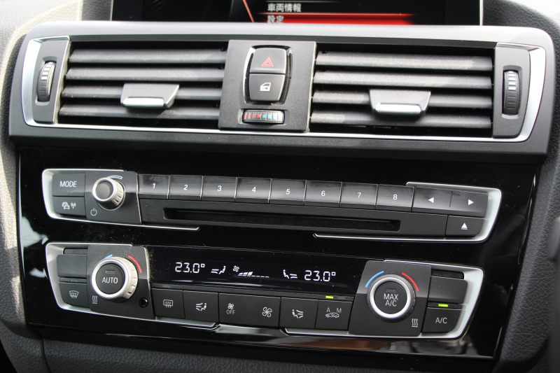 BMW 2シリーズ M235i ｸｰﾍﾟ直6ﾀｰﾎﾞ326馬力 ｱﾀﾞﾌﾟﾃｨﾌﾞMｻｽ ｱﾄﾞﾊﾞﾝﾚｰｼﾝｸﾞ18AW 専用ﾌﾞﾚｰｷ 衝突軽減ﾌﾞﾚｰｷ 車線逸脱警告 歩行者警告 ﾌﾞﾚｰｷ付ｸﾙｺﾝ HDDﾅﾋﾞBluetooth接続 Bｶﾒﾗ&ﾘｱPDC ﾊﾟﾄﾞﾙｼﾌﾄ 左右独立ｴｱｺﾝ 2年保証