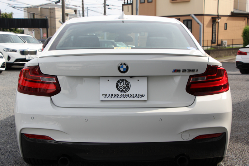 BMW 2シリーズ M235i ｸｰﾍﾟ直6ﾀｰﾎﾞ326馬力 ｱﾀﾞﾌﾟﾃｨﾌﾞMｻｽ ｱﾄﾞﾊﾞﾝﾚｰｼﾝｸﾞ18AW 専用ﾌﾞﾚｰｷ 衝突軽減ﾌﾞﾚｰｷ 車線逸脱警告 歩行者警告 ﾌﾞﾚｰｷ付ｸﾙｺﾝ HDDﾅﾋﾞBluetooth接続 Bｶﾒﾗ&ﾘｱPDC ﾊﾟﾄﾞﾙｼﾌﾄ 左右独立ｴｱｺﾝ 2年保証