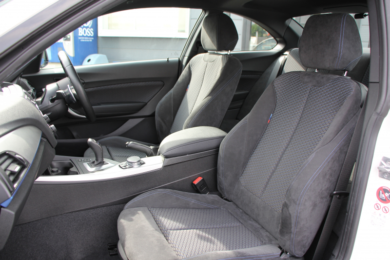 BMW 2シリーズ M235i ｸｰﾍﾟ直6ﾀｰﾎﾞ326馬力 ｱﾀﾞﾌﾟﾃｨﾌﾞMｻｽ ｱﾄﾞﾊﾞﾝﾚｰｼﾝｸﾞ18AW 専用ﾌﾞﾚｰｷ 衝突軽減ﾌﾞﾚｰｷ 車線逸脱警告 歩行者警告 ﾌﾞﾚｰｷ付ｸﾙｺﾝ HDDﾅﾋﾞBluetooth接続 Bｶﾒﾗ&ﾘｱPDC ﾊﾟﾄﾞﾙｼﾌﾄ 左右独立ｴｱｺﾝ 2年保証