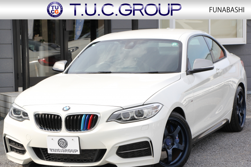 BMW 2シリーズ M235i ｸｰﾍﾟ直6ﾀｰﾎﾞ326馬力 ｱﾀﾞﾌﾟﾃｨﾌﾞMｻｽ ｱﾄﾞﾊﾞﾝﾚｰｼﾝｸﾞ18AW 専用ﾌﾞﾚｰｷ 衝突軽減ﾌﾞﾚｰｷ 車線逸脱警告 歩行者警告 ﾌﾞﾚｰｷ付ｸﾙｺﾝ HDDﾅﾋﾞBluetooth接続 Bｶﾒﾗ&ﾘｱPDC ﾊﾟﾄﾞﾙｼﾌﾄ 左右独立ｴｱｺﾝ 2年保証