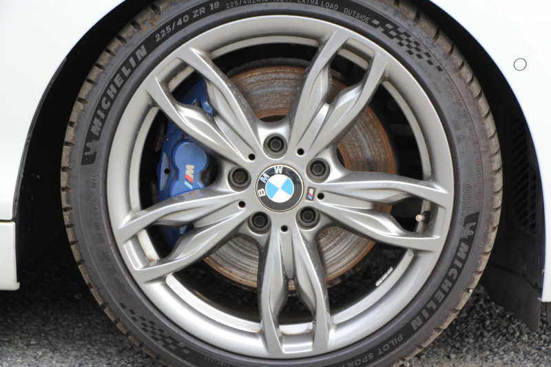 BMW 2シリーズ M235i ｸｰﾍﾟ直6ﾀｰﾎﾞ326馬力 ｱﾀﾞﾌﾟﾃｨﾌﾞMｻｽ 専用ﾌﾞﾚｰｷ Bｶﾒﾗ&ﾘｱ障害物ｿﾅｰ 衝突軽減ﾌﾞﾚｰｷ 車線逸脱警告 歩行者警告 ﾌﾞﾚｰｷ付ｸﾙｺﾝ HDDﾅﾋﾞBluetooth接続 18AW Eibachﾀﾞｳﾝｻｽ ﾊﾟﾄﾞﾙｼﾌﾄ ｽﾏｰﾄｷｰ 2年保証