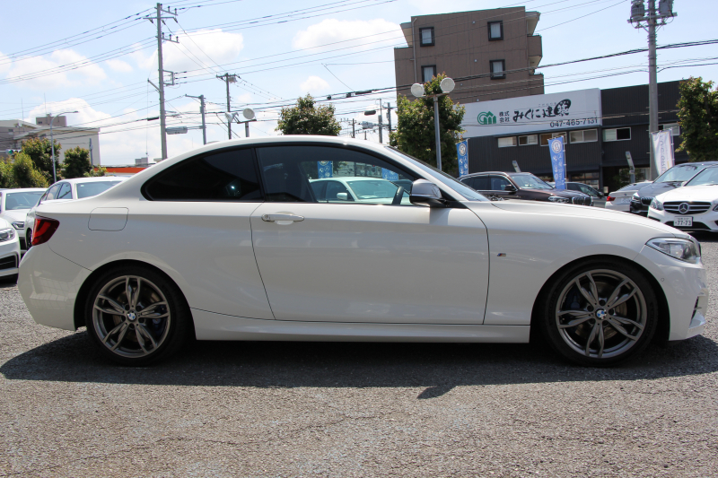 BMW 2シリーズ M235i ｸｰﾍﾟ直6ﾀｰﾎﾞ326馬力 ｱﾀﾞﾌﾟﾃｨﾌﾞMｻｽ 専用ﾌﾞﾚｰｷ Bｶﾒﾗ&ﾘｱ障害物ｿﾅｰ 衝突軽減ﾌﾞﾚｰｷ 車線逸脱警告 歩行者警告 ﾌﾞﾚｰｷ付ｸﾙｺﾝ HDDﾅﾋﾞBluetooth接続 18AW Eibachﾀﾞｳﾝｻｽ ﾊﾟﾄﾞﾙｼﾌﾄ ｽﾏｰﾄｷｰ 2年保証