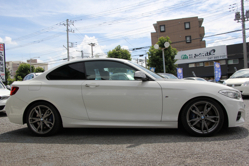 BMW 2シリーズ M235i ｸｰﾍﾟ直6ﾀｰﾎﾞ326馬力 ｱﾀﾞﾌﾟﾃｨﾌﾞMｻｽ 専用ﾌﾞﾚｰｷ Bｶﾒﾗ&ﾘｱ障害物ｿﾅｰ 衝突軽減ﾌﾞﾚｰｷ 車線逸脱警告 歩行者警告 ﾌﾞﾚｰｷ付ｸﾙｺﾝ HDDﾅﾋﾞBluetooth接続 18AW Eibachﾀﾞｳﾝｻｽ ﾊﾟﾄﾞﾙｼﾌﾄ ｽﾏｰﾄｷｰ 2年保証