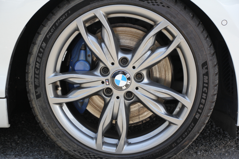 BMW 2シリーズ M235i ｸｰﾍﾟ直6ﾀｰﾎﾞ326馬力 ｱﾀﾞﾌﾟﾃｨﾌﾞMｻｽ 専用ﾌﾞﾚｰｷ Bｶﾒﾗ&ﾘｱ障害物ｿﾅｰ 衝突軽減ﾌﾞﾚｰｷ 車線逸脱警告 歩行者警告 ﾌﾞﾚｰｷ付ｸﾙｺﾝ HDDﾅﾋﾞBluetooth接続 18AW Eibachﾀﾞｳﾝｻｽ ﾊﾟﾄﾞﾙｼﾌﾄ ｽﾏｰﾄｷｰ 2年保証