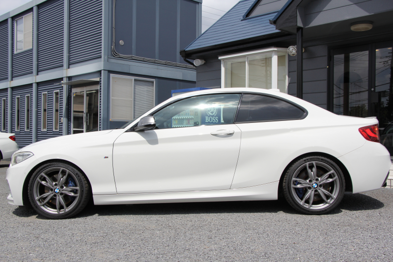 BMW 2シリーズ M235i ｸｰﾍﾟ直6ﾀｰﾎﾞ326馬力 ｱﾀﾞﾌﾟﾃｨﾌﾞMｻｽ 専用ﾌﾞﾚｰｷ Bｶﾒﾗ&ﾘｱ障害物ｿﾅｰ 衝突軽減ﾌﾞﾚｰｷ 車線逸脱警告 歩行者警告 ﾌﾞﾚｰｷ付ｸﾙｺﾝ HDDﾅﾋﾞBluetooth接続 18AW Eibachﾀﾞｳﾝｻｽ ﾊﾟﾄﾞﾙｼﾌﾄ ｽﾏｰﾄｷｰ 2年保証