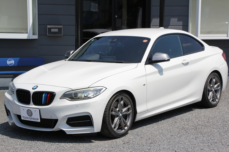 BMW 2シリーズ M235i ｸｰﾍﾟ直6ﾀｰﾎﾞ326馬力 ｱﾀﾞﾌﾟﾃｨﾌﾞMｻｽ 専用ﾌﾞﾚｰｷ Bｶﾒﾗ&ﾘｱ障害物ｿﾅｰ 衝突軽減ﾌﾞﾚｰｷ 車線逸脱警告 歩行者警告 ﾌﾞﾚｰｷ付ｸﾙｺﾝ HDDﾅﾋﾞBluetooth接続 18AW Eibachﾀﾞｳﾝｻｽ ﾊﾟﾄﾞﾙｼﾌﾄ ｽﾏｰﾄｷｰ 2年保証