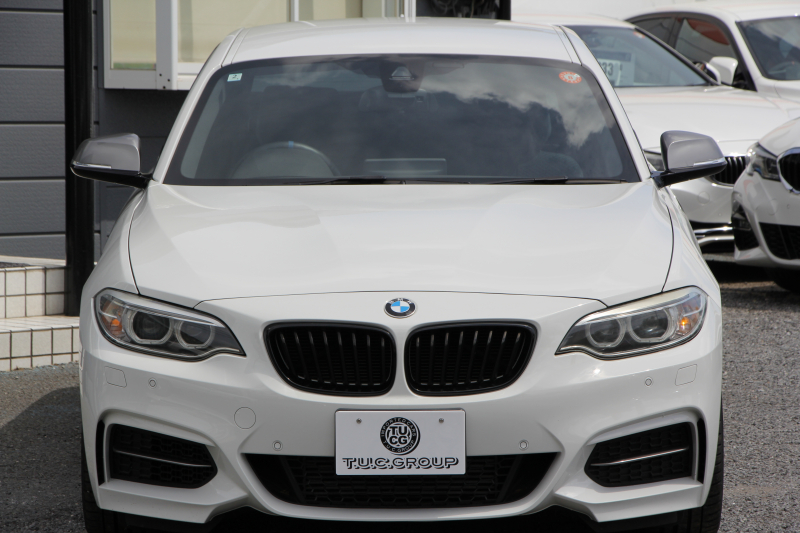 BMW 2シリーズ M235i ｸｰﾍﾟ直6ﾀｰﾎﾞ326馬力 ｱﾀﾞﾌﾟﾃｨﾌﾞMｻｽ 専用ﾌﾞﾚｰｷ Bｶﾒﾗ&ﾘｱ障害物ｿﾅｰ 衝突軽減ﾌﾞﾚｰｷ 車線逸脱警告 歩行者警告 ﾌﾞﾚｰｷ付ｸﾙｺﾝ HDDﾅﾋﾞBluetooth接続 18AW Eibachﾀﾞｳﾝｻｽ ﾊﾟﾄﾞﾙｼﾌﾄ ｽﾏｰﾄｷｰ 2年保証