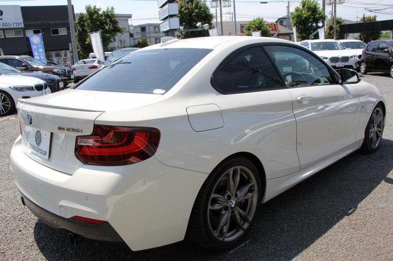 BMW 2シリーズ M235i ｸｰﾍﾟ直6ﾀｰﾎﾞ326馬力 ｱﾀﾞﾌﾟﾃｨﾌﾞMｻｽ 専用ﾌﾞﾚｰｷ Bｶﾒﾗ&ﾘｱ障害物ｿﾅｰ 衝突軽減ﾌﾞﾚｰｷ 車線逸脱警告 歩行者警告 ﾌﾞﾚｰｷ付ｸﾙｺﾝ HDDﾅﾋﾞBluetooth接続 18AW Eibachﾀﾞｳﾝｻｽ ﾊﾟﾄﾞﾙｼﾌﾄ ｽﾏｰﾄｷｰ 2年保証