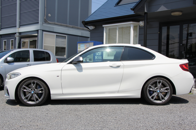BMW 2シリーズ M235i ｸｰﾍﾟ直6ﾀｰﾎﾞ326馬力 ｱﾀﾞﾌﾟﾃｨﾌﾞMｻｽ 専用ﾌﾞﾚｰｷ Bｶﾒﾗ&ﾘｱ障害物ｿﾅｰ 衝突軽減ﾌﾞﾚｰｷ 車線逸脱警告 歩行者警告 ﾌﾞﾚｰｷ付ｸﾙｺﾝ HDDﾅﾋﾞBluetooth接続 18AW Eibachﾀﾞｳﾝｻｽ ﾊﾟﾄﾞﾙｼﾌﾄ ｽﾏｰﾄｷｰ 2年保証