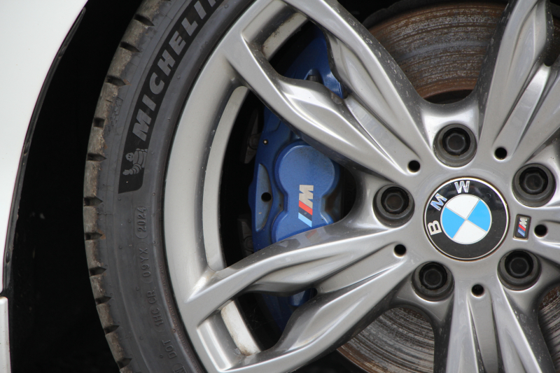 BMW 2シリーズ M235i ｸｰﾍﾟ直6ﾀｰﾎﾞ326馬力 ｱﾀﾞﾌﾟﾃｨﾌﾞMｻｽ 専用ﾌﾞﾚｰｷ Bｶﾒﾗ&ﾘｱ障害物ｿﾅｰ 衝突軽減ﾌﾞﾚｰｷ 車線逸脱警告 歩行者警告 ﾌﾞﾚｰｷ付ｸﾙｺﾝ HDDﾅﾋﾞBluetooth接続 18AW Eibachﾀﾞｳﾝｻｽ ﾊﾟﾄﾞﾙｼﾌﾄ ｽﾏｰﾄｷｰ 2年保証