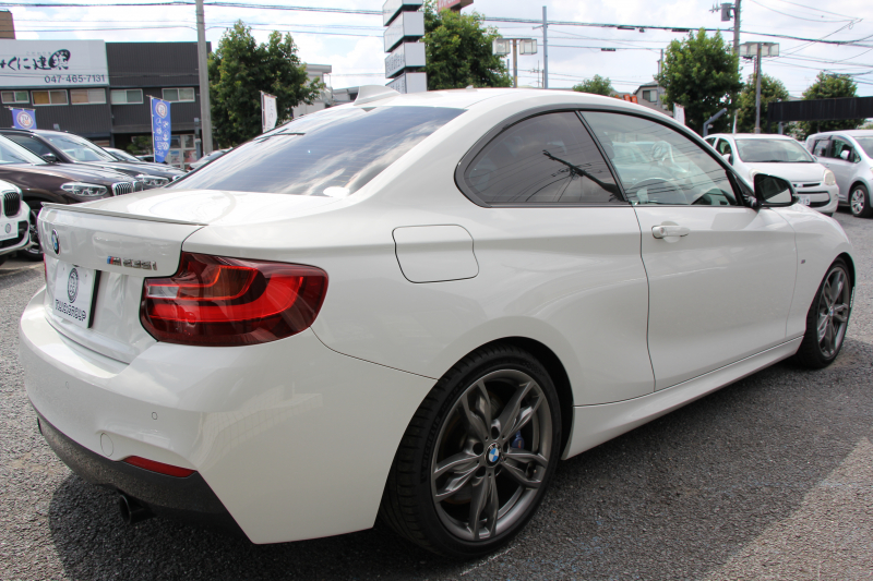 BMW 2シリーズ M235i ｸｰﾍﾟ直6ﾀｰﾎﾞ326馬力 ｱﾀﾞﾌﾟﾃｨﾌﾞMｻｽ 専用ﾌﾞﾚｰｷ Bｶﾒﾗ&ﾘｱ障害物ｿﾅｰ 衝突軽減ﾌﾞﾚｰｷ 車線逸脱警告 歩行者警告 ﾌﾞﾚｰｷ付ｸﾙｺﾝ HDDﾅﾋﾞBluetooth接続 18AW Eibachﾀﾞｳﾝｻｽ ﾊﾟﾄﾞﾙｼﾌﾄ ｽﾏｰﾄｷｰ 2年保証