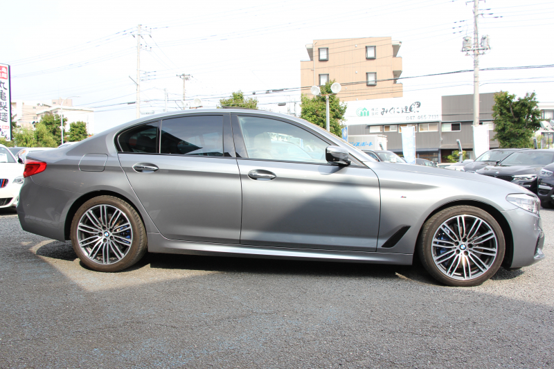 BMW 5シリーズ 540i Xdrive Mｽﾎﾟｰﾂ 4WD ｻﾝﾙｰﾌ ﾅｲﾄﾋﾞｼﾞｮﾝ 直6ﾀｰﾎﾞ340馬力 可変ｻｽ ｺﾝﾌｫｰﾄP ｲﾉﾍﾞｰｼｮﾝP ｱｲﾎﾞﾘｰﾚｻﾞｰ 全ﾋｰﾀｰ ﾏｯｻｰｼﾞﾍﾞﾝﾁﾚｰﾀｰ ﾃﾞｨｽﾌﾟﾚｲｷｰ ﾘﾓｰﾄP ﾊｰﾏﾝｶｰﾄﾞﾝ 液晶ﾒｰﾀｰ HUD 追ACC LED/H ﾀｯﾁ画面ﾅﾋﾞ2年保証