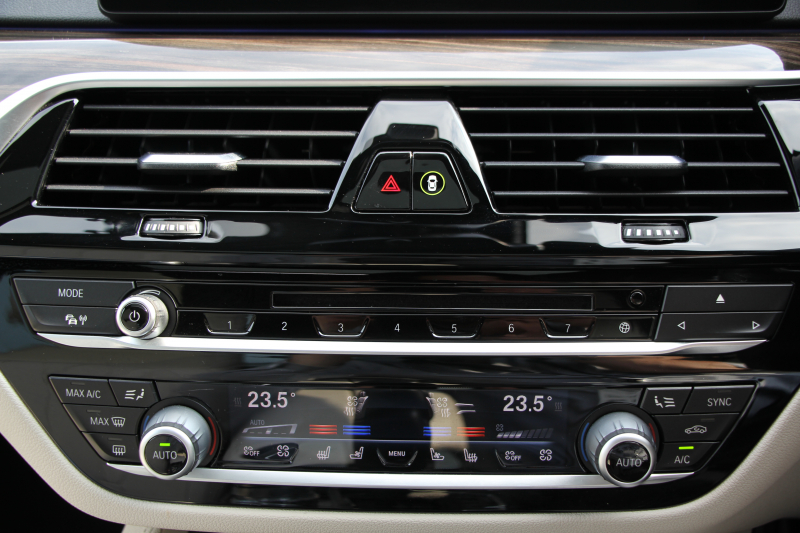 BMW 5シリーズ 540i Xdrive Mｽﾎﾟｰﾂ 4WD ｻﾝﾙｰﾌ ﾅｲﾄﾋﾞｼﾞｮﾝ 直6ﾀｰﾎﾞ340馬力 可変ｻｽ ｺﾝﾌｫｰﾄP ｲﾉﾍﾞｰｼｮﾝP ｱｲﾎﾞﾘｰﾚｻﾞｰ 全ﾋｰﾀｰ ﾏｯｻｰｼﾞﾍﾞﾝﾁﾚｰﾀｰ ﾃﾞｨｽﾌﾟﾚｲｷｰ ﾘﾓｰﾄP ﾊｰﾏﾝｶｰﾄﾞﾝ 液晶ﾒｰﾀｰ HUD 追ACC LED/H ﾀｯﾁ画面ﾅﾋﾞ2年保証