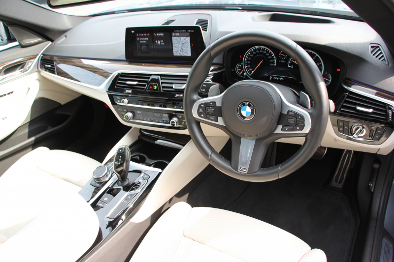 BMW 5シリーズ 540i Xdrive Mｽﾎﾟｰﾂ 4WD ｻﾝﾙｰﾌ ﾅｲﾄﾋﾞｼﾞｮﾝ 直6ﾀｰﾎﾞ340馬力 可変ｻｽ ｺﾝﾌｫｰﾄP ｲﾉﾍﾞｰｼｮﾝP ｱｲﾎﾞﾘｰﾚｻﾞｰ 全ﾋｰﾀｰ ﾏｯｻｰｼﾞﾍﾞﾝﾁﾚｰﾀｰ ﾃﾞｨｽﾌﾟﾚｲｷｰ ﾘﾓｰﾄP ﾊｰﾏﾝｶｰﾄﾞﾝ 液晶ﾒｰﾀｰ HUD 追ACC LED/H ﾀｯﾁ画面ﾅﾋﾞ2年保証