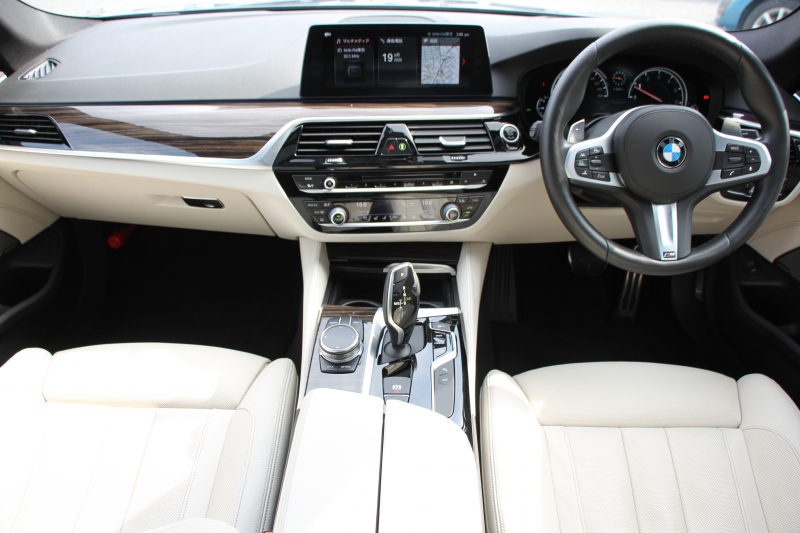 BMW 5シリーズ 540i Xdrive Mｽﾎﾟｰﾂ 4WD ｻﾝﾙｰﾌ ﾅｲﾄﾋﾞｼﾞｮﾝ 直6ﾀｰﾎﾞ340馬力 可変ｻｽ ｺﾝﾌｫｰﾄP ｲﾉﾍﾞｰｼｮﾝP ｱｲﾎﾞﾘｰﾚｻﾞｰ 全ﾋｰﾀｰ ﾏｯｻｰｼﾞﾍﾞﾝﾁﾚｰﾀｰ ﾃﾞｨｽﾌﾟﾚｲｷｰ ﾘﾓｰﾄP ﾊｰﾏﾝｶｰﾄﾞﾝ 液晶ﾒｰﾀｰ HUD 追ACC LED/H ﾀｯﾁ画面ﾅﾋﾞ2年保証