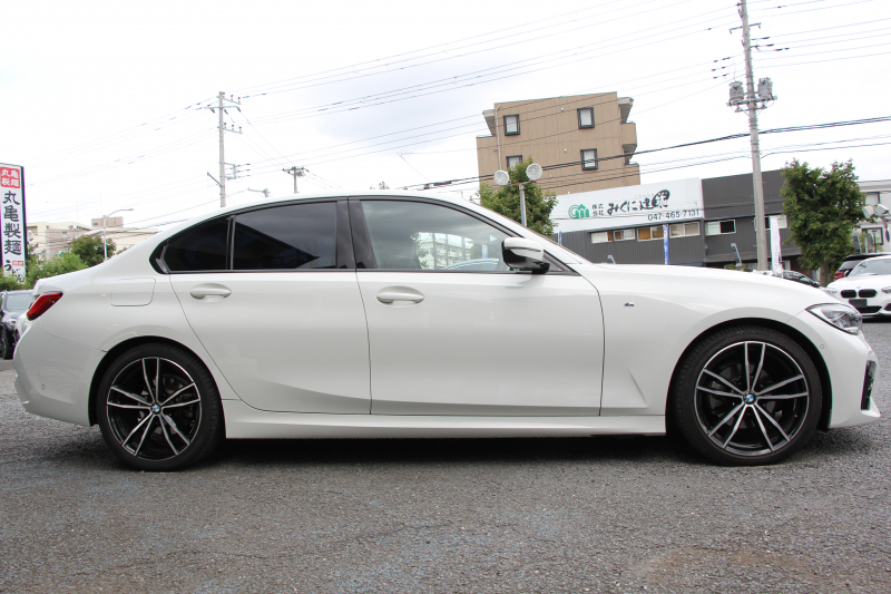 BMW 3シリーズ 320d Xdrive Mｽﾎﾟｰﾂ ｲﾉﾍﾞｰｼｮﾝP ﾃﾞﾋﾞｭｰP ｺﾝﾌｫｰﾄP 4WD ﾋｰﾀｰ黒革  BMWﾚｰｻﾞｰﾗｲﾄ HUD ｼﾞｪｽﾁｬｰC 追従ACC ｽﾃｱﾘﾝｸﾞｻﾎﾟｰﾄ 19AW ｱｯﾌﾟﾙｶｰﾌﾟﾚｲ ﾀｯﾁ画面HDDﾅﾋﾞ地ﾃﾞｼﾞ BMWﾗｲﾌﾞｺｯｸﾋﾟｯﾄﾞ電動ﾄﾗﾝｸ Hi-fiｽﾋﾟｰｶｰ 2年保証