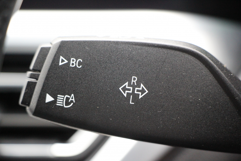 BMW 3シリーズ 320d Xdrive Mｽﾎﾟｰﾂ ｲﾉﾍﾞｰｼｮﾝP ﾃﾞﾋﾞｭｰP ｺﾝﾌｫｰﾄP 4WD ﾋｰﾀｰ黒革  BMWﾚｰｻﾞｰﾗｲﾄ HUD ｼﾞｪｽﾁｬｰC 追従ACC ｽﾃｱﾘﾝｸﾞｻﾎﾟｰﾄ 19AW ｱｯﾌﾟﾙｶｰﾌﾟﾚｲ ﾀｯﾁ画面HDDﾅﾋﾞ地ﾃﾞｼﾞ BMWﾗｲﾌﾞｺｯｸﾋﾟｯﾄﾞ電動ﾄﾗﾝｸ Hi-fiｽﾋﾟｰｶｰ 2年保証