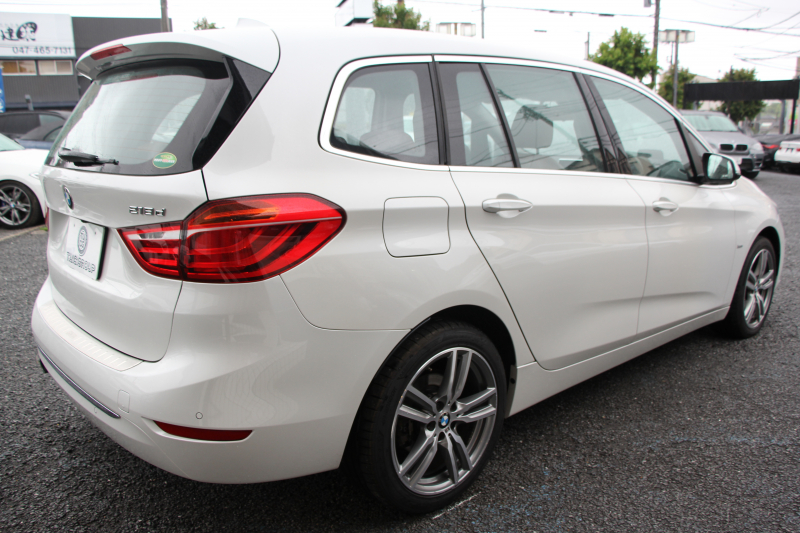 BMW 2シリーズ 218d ｸﾞﾗﾝﾂｱﾗｰ ﾗｸﾞｼﾞｭｱﾘｰ 真珠色 ADｱｸﾃｨﾌﾞｾｰﾌﾃｨ 追従ACC HUD ｻﾄﾞﾙﾌﾞﾗｳﾝﾚｻﾞｰ ｼｰﾄﾋｰﾀｰ 3列7人乗り変更後ﾀｯﾁ画面対応NEWﾅﾋﾞLEDﾍｯﾄﾞﾗｲﾄ MｽﾎﾟｰﾂOP18AW Pｱｼｽﾄ Bｶﾒﾗ ｲﾝﾃﾘｾｰﾌ ｺﾝﾌｫｰﾄP 電動Rｹﾞｰﾄ 2年保証