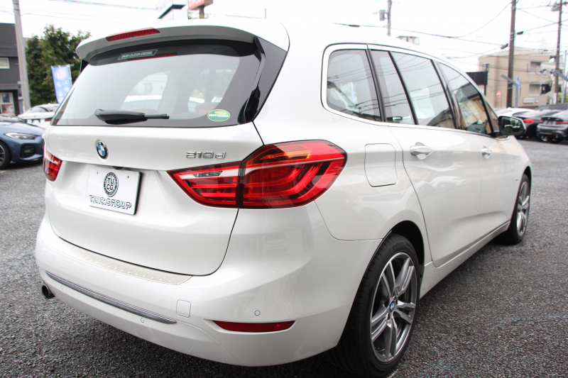 BMW 2シリーズ 218d ｸﾞﾗﾝﾂｱﾗｰ ﾗｸﾞｼﾞｭｱﾘｰ 真珠色 ADｱｸﾃｨﾌﾞｾｰﾌﾃｨ 追従ACC HUD ｻﾄﾞﾙﾌﾞﾗｳﾝﾚｻﾞｰ ｼｰﾄﾋｰﾀｰ 3列7人乗り変更後ﾀｯﾁ画面対応NEWﾅﾋﾞLEDﾍｯﾄﾞﾗｲﾄ MｽﾎﾟｰﾂOP18AW Pｱｼｽﾄ Bｶﾒﾗ ｲﾝﾃﾘｾｰﾌ ｺﾝﾌｫｰﾄP 電動Rｹﾞｰﾄ 2年保証