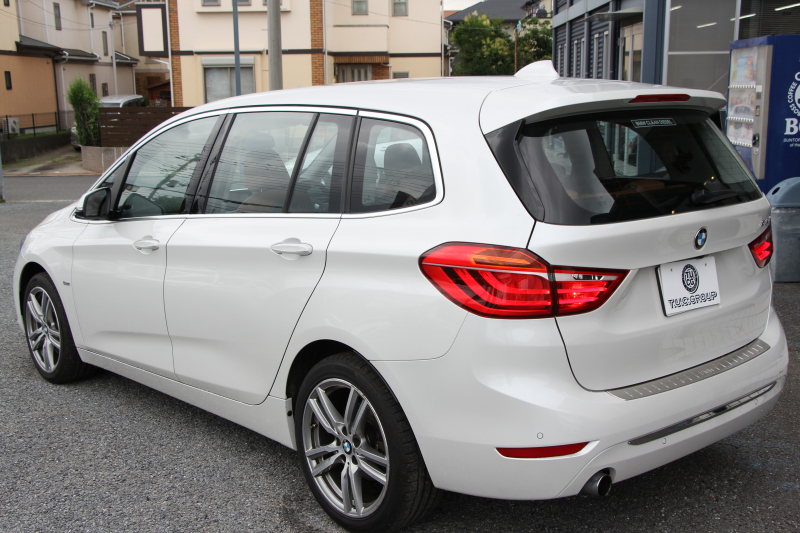 BMW 2シリーズ 218d ｸﾞﾗﾝﾂｱﾗｰ ﾗｸﾞｼﾞｭｱﾘｰ 真珠色 ADｱｸﾃｨﾌﾞｾｰﾌﾃｨ 追従ACC HUD ｻﾄﾞﾙﾌﾞﾗｳﾝﾚｻﾞｰ ｼｰﾄﾋｰﾀｰ 3列7人乗り変更後ﾀｯﾁ画面対応NEWﾅﾋﾞLEDﾍｯﾄﾞﾗｲﾄ MｽﾎﾟｰﾂOP18AW Pｱｼｽﾄ Bｶﾒﾗ ｲﾝﾃﾘｾｰﾌ ｺﾝﾌｫｰﾄP 電動Rｹﾞｰﾄ 2年保証
