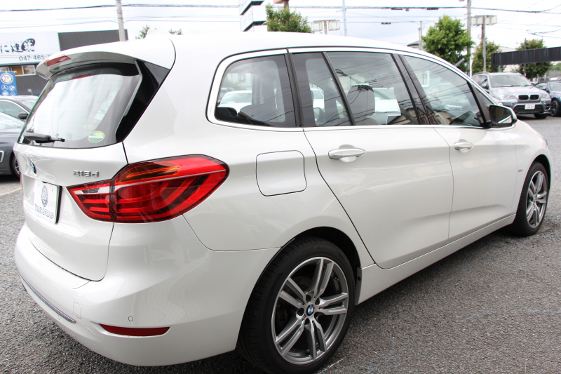 BMW 2シリーズ 218d ｸﾞﾗﾝﾂｱﾗｰ ﾗｸﾞｼﾞｭｱﾘｰ 真珠色 ADｱｸﾃｨﾌﾞｾｰﾌﾃｨ 追従ACC HUD ｻﾄﾞﾙﾌﾞﾗｳﾝﾚｻﾞｰ ｼｰﾄﾋｰﾀｰ 3列7人乗り変更後ﾀｯﾁ画面対応NEWﾅﾋﾞLEDﾍｯﾄﾞﾗｲﾄ MｽﾎﾟｰﾂOP18AW Pｱｼｽﾄ Bｶﾒﾗ ｲﾝﾃﾘｾｰﾌ ｺﾝﾌｫｰﾄP 電動Rｹﾞｰﾄ 2年保証