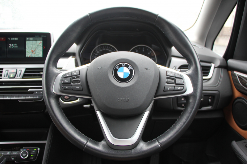 BMW 2シリーズ 218d ｸﾞﾗﾝﾂｱﾗｰ ﾗｸﾞｼﾞｭｱﾘｰ 真珠色 ADｱｸﾃｨﾌﾞｾｰﾌﾃｨ 追従ACC HUD ｻﾄﾞﾙﾌﾞﾗｳﾝﾚｻﾞｰ ｼｰﾄﾋｰﾀｰ 3列7人乗り変更後ﾀｯﾁ画面対応NEWﾅﾋﾞLEDﾍｯﾄﾞﾗｲﾄ MｽﾎﾟｰﾂOP18AW Pｱｼｽﾄ Bｶﾒﾗ ｲﾝﾃﾘｾｰﾌ ｺﾝﾌｫｰﾄP 電動Rｹﾞｰﾄ 2年保証