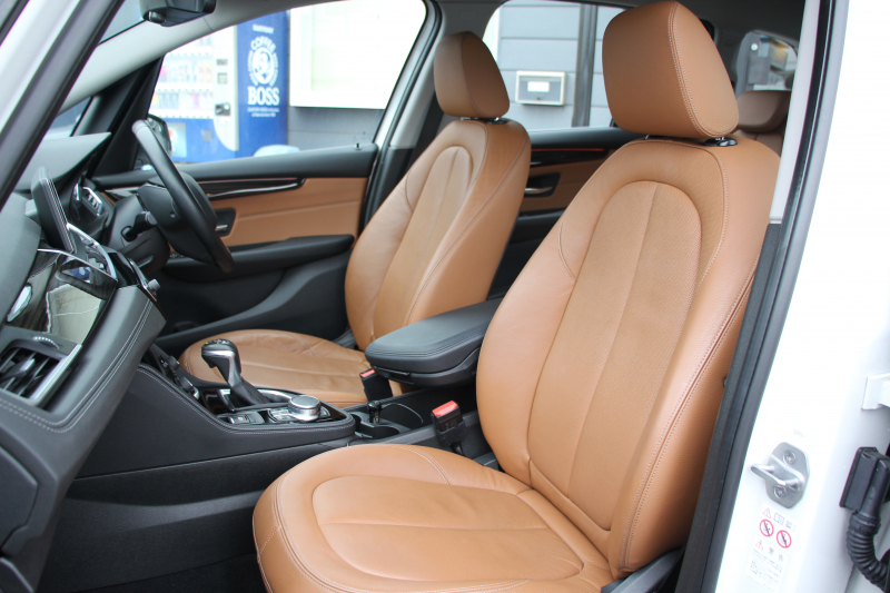 BMW 2シリーズ 218d ｸﾞﾗﾝﾂｱﾗｰ ﾗｸﾞｼﾞｭｱﾘｰ 真珠色 ADｱｸﾃｨﾌﾞｾｰﾌﾃｨ 追従ACC HUD ｻﾄﾞﾙﾌﾞﾗｳﾝﾚｻﾞｰ ｼｰﾄﾋｰﾀｰ 3列7人乗り変更後ﾀｯﾁ画面対応NEWﾅﾋﾞLEDﾍｯﾄﾞﾗｲﾄ MｽﾎﾟｰﾂOP18AW Pｱｼｽﾄ Bｶﾒﾗ ｲﾝﾃﾘｾｰﾌ ｺﾝﾌｫｰﾄP 電動Rｹﾞｰﾄ 2年保証