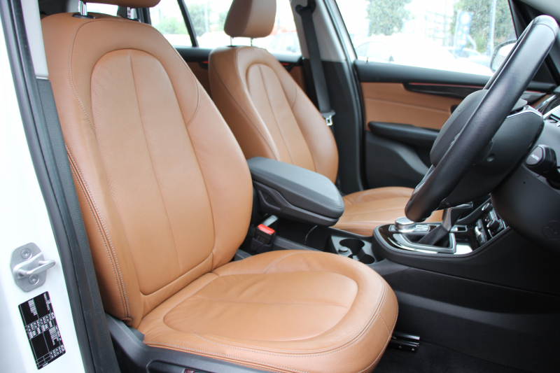BMW 2シリーズ 218d ｸﾞﾗﾝﾂｱﾗｰ ﾗｸﾞｼﾞｭｱﾘｰ 真珠色 ADｱｸﾃｨﾌﾞｾｰﾌﾃｨ 追従ACC HUD ｻﾄﾞﾙﾌﾞﾗｳﾝﾚｻﾞｰ ｼｰﾄﾋｰﾀｰ 3列7人乗り変更後ﾀｯﾁ画面対応NEWﾅﾋﾞLEDﾍｯﾄﾞﾗｲﾄ MｽﾎﾟｰﾂOP18AW Pｱｼｽﾄ Bｶﾒﾗ ｲﾝﾃﾘｾｰﾌ ｺﾝﾌｫｰﾄP 電動Rｹﾞｰﾄ 2年保証