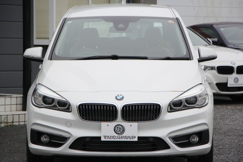 BMW 2シリーズ 218d ｸﾞﾗﾝﾂｱﾗｰ ﾗｸﾞｼﾞｭｱﾘｰ 真珠色 ADｱｸﾃｨﾌﾞｾｰﾌﾃｨ 追従ACC HUD ｻﾄﾞﾙﾌﾞﾗｳﾝﾚｻﾞｰ ｼｰﾄﾋｰﾀｰ 3列7人乗り変更後ﾀｯﾁ画面対応NEWﾅﾋﾞLEDﾍｯﾄﾞﾗｲﾄ MｽﾎﾟｰﾂOP18AW Pｱｼｽﾄ Bｶﾒﾗ ｲﾝﾃﾘｾｰﾌ ｺﾝﾌｫｰﾄP 電動Rｹﾞｰﾄ 2年保証