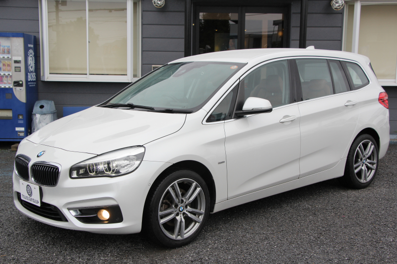 BMW 2シリーズ 218d ｸﾞﾗﾝﾂｱﾗｰ ﾗｸﾞｼﾞｭｱﾘｰ 真珠色 ADｱｸﾃｨﾌﾞｾｰﾌﾃｨ 追従ACC HUD ｻﾄﾞﾙﾌﾞﾗｳﾝﾚｻﾞｰ ｼｰﾄﾋｰﾀｰ 3列7人乗り変更後ﾀｯﾁ画面対応NEWﾅﾋﾞLEDﾍｯﾄﾞﾗｲﾄ MｽﾎﾟｰﾂOP18AW Pｱｼｽﾄ Bｶﾒﾗ ｲﾝﾃﾘｾｰﾌ ｺﾝﾌｫｰﾄP 電動Rｹﾞｰﾄ 2年保証
