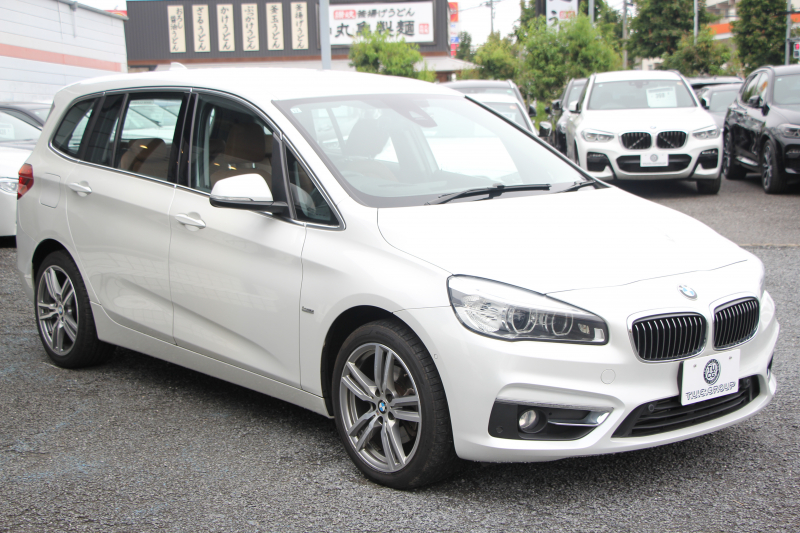 BMW 2シリーズ 218d ｸﾞﾗﾝﾂｱﾗｰ ﾗｸﾞｼﾞｭｱﾘｰ 真珠色 ADｱｸﾃｨﾌﾞｾｰﾌﾃｨ 追従ACC HUD ｻﾄﾞﾙﾌﾞﾗｳﾝﾚｻﾞｰ ｼｰﾄﾋｰﾀｰ 3列7人乗り変更後ﾀｯﾁ画面対応NEWﾅﾋﾞLEDﾍｯﾄﾞﾗｲﾄ MｽﾎﾟｰﾂOP18AW Pｱｼｽﾄ Bｶﾒﾗ ｲﾝﾃﾘｾｰﾌ ｺﾝﾌｫｰﾄP 電動Rｹﾞｰﾄ 2年保証