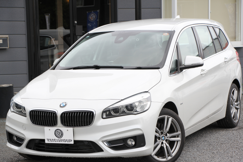 BMW 2シリーズ 218d ｸﾞﾗﾝﾂｱﾗｰ ﾗｸﾞｼﾞｭｱﾘｰ 真珠色 ADｱｸﾃｨﾌﾞｾｰﾌﾃｨ 追従ACC HUD ｻﾄﾞﾙﾌﾞﾗｳﾝﾚｻﾞｰ ｼｰﾄﾋｰﾀｰ 3列7人乗り変更後ﾀｯﾁ画面対応NEWﾅﾋﾞLEDﾍｯﾄﾞﾗｲﾄ MｽﾎﾟｰﾂOP18AW Pｱｼｽﾄ Bｶﾒﾗ ｲﾝﾃﾘｾｰﾌ ｺﾝﾌｫｰﾄP 電動Rｹﾞｰﾄ 2年保証