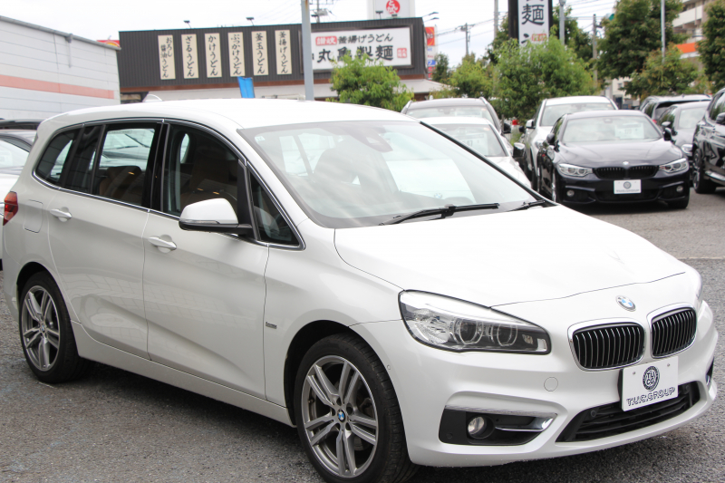 BMW 2シリーズ 218d ｸﾞﾗﾝﾂｱﾗｰ ﾗｸﾞｼﾞｭｱﾘｰ 真珠色 ADｱｸﾃｨﾌﾞｾｰﾌﾃｨ 追従ACC HUD ｻﾄﾞﾙﾌﾞﾗｳﾝﾚｻﾞｰ ｼｰﾄﾋｰﾀｰ 3列7人乗り変更後ﾀｯﾁ画面対応NEWﾅﾋﾞLEDﾍｯﾄﾞﾗｲﾄ MｽﾎﾟｰﾂOP18AW Pｱｼｽﾄ Bｶﾒﾗ ｲﾝﾃﾘｾｰﾌ ｺﾝﾌｫｰﾄP 電動Rｹﾞｰﾄ 2年保証