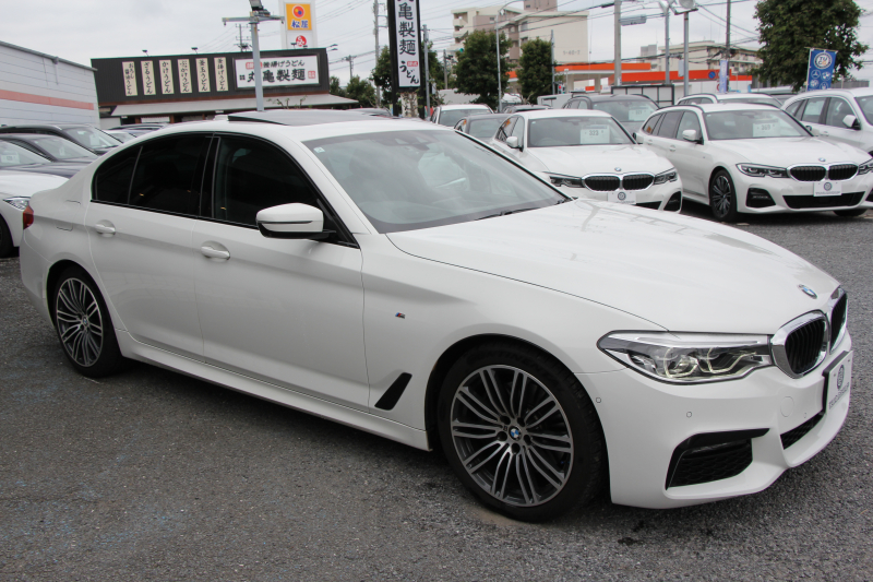 BMW 5シリーズ 530i Mｽﾎﾟｰﾂ ｾﾚｸﾄP 型式変更後｢ABA-JR20｣ 1ｵ-ﾅ ｻﾝﾙｰﾌ ﾊｰﾏﾝｶｰﾄﾞﾝ 252馬力 全席ﾋｰﾀｰ黒革 HUD 追従ACC ｽﾃｱﾘﾝｸﾞｻﾎﾟｰﾄ LEDﾍｯﾄﾞﾗｲﾄ ｵｰﾄﾊｲﾋﾞｰﾑ ﾀｯﾁ画面HDDﾅﾋﾞTV 360度ｶﾒﾗ Mspﾌﾞﾚｰｷ 19AW 電動ﾄﾗﾝｸ 専用ｴｱﾛ 2年保証