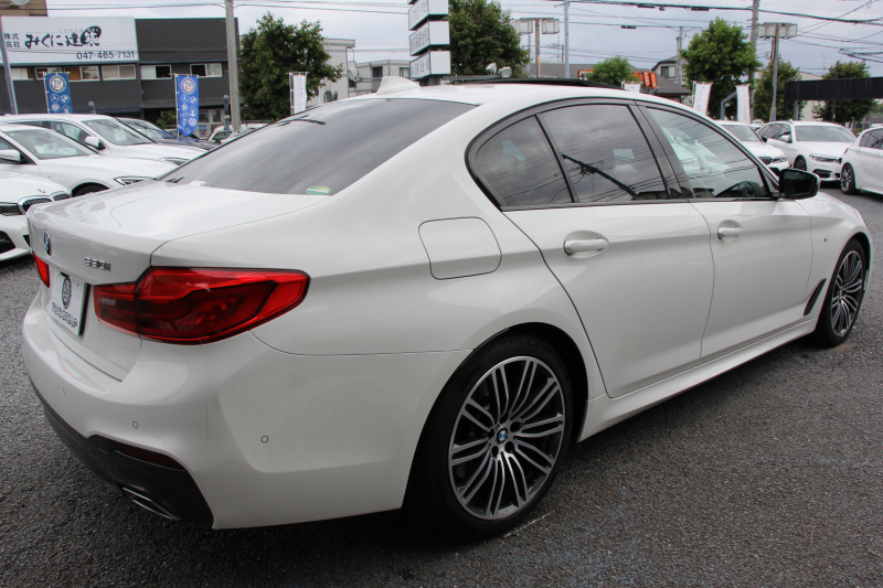 BMW 5シリーズ 530i Mｽﾎﾟｰﾂ ｾﾚｸﾄP 型式変更後｢ABA-JR20｣ 1ｵ-ﾅ ｻﾝﾙｰﾌ ﾊｰﾏﾝｶｰﾄﾞﾝ 252馬力 全席ﾋｰﾀｰ黒革 HUD 追従ACC ｽﾃｱﾘﾝｸﾞｻﾎﾟｰﾄ LEDﾍｯﾄﾞﾗｲﾄ ｵｰﾄﾊｲﾋﾞｰﾑ ﾀｯﾁ画面HDDﾅﾋﾞTV 360度ｶﾒﾗ Mspﾌﾞﾚｰｷ 19AW 電動ﾄﾗﾝｸ 専用ｴｱﾛ 2年保証