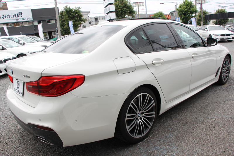 BMW 5シリーズ 530i Mｽﾎﾟｰﾂ ｾﾚｸﾄP 型式変更後｢ABA-JR20｣ 1ｵ-ﾅ ｻﾝﾙｰﾌ ﾊｰﾏﾝｶｰﾄﾞﾝ 252馬力 全席ﾋｰﾀｰ黒革 HUD 追従ACC ｽﾃｱﾘﾝｸﾞｻﾎﾟｰﾄ LEDﾍｯﾄﾞﾗｲﾄ ｵｰﾄﾊｲﾋﾞｰﾑ ﾀｯﾁ画面HDDﾅﾋﾞTV 360度ｶﾒﾗ Mspﾌﾞﾚｰｷ 19AW 電動ﾄﾗﾝｸ 専用ｴｱﾛ 2年保証