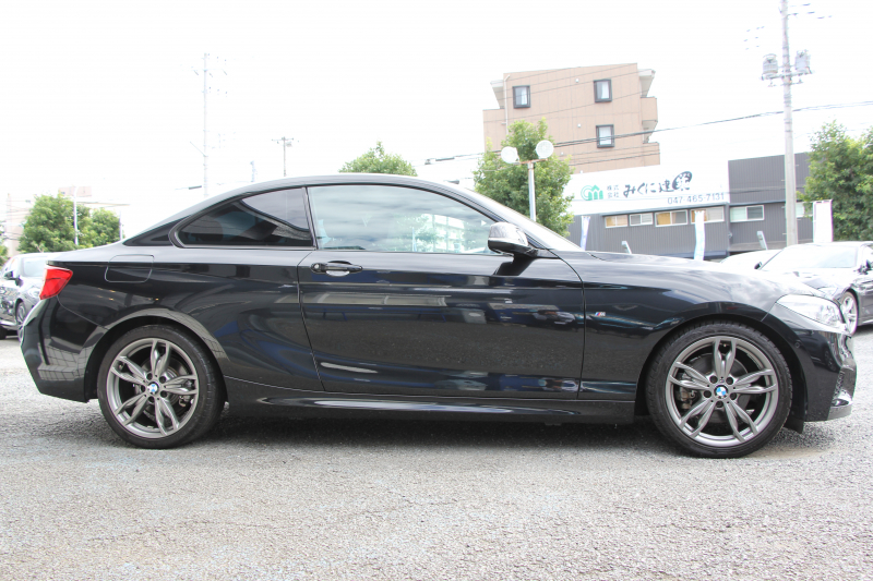 BMW 2シリーズ 220i ｸｰﾍﾟMｽﾎﾟｰﾂ 後期ﾓﾃﾞﾙ 追従ACC LEDﾍｯﾄﾞﾗｲﾄ&ﾃｰﾙ M235i&M240i用18AW  ﾀｯﾁ画面HDDﾅﾋﾞPｱｼｽﾄ ｵｰﾄｴｱｺﾝ 衝突軽減ﾌﾞﾚｰｷ 車線逸脱警告 歩行者警告 専用ｴｱﾛ Bluetooth接続 直噴ﾀｰﾎﾞ8速AT 2年保証